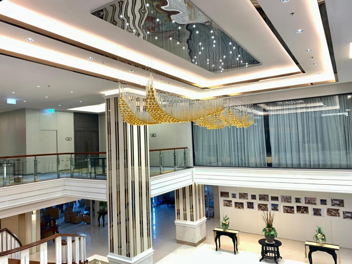 Amora Thapae Hotel Чиангмай Экстерьер фото