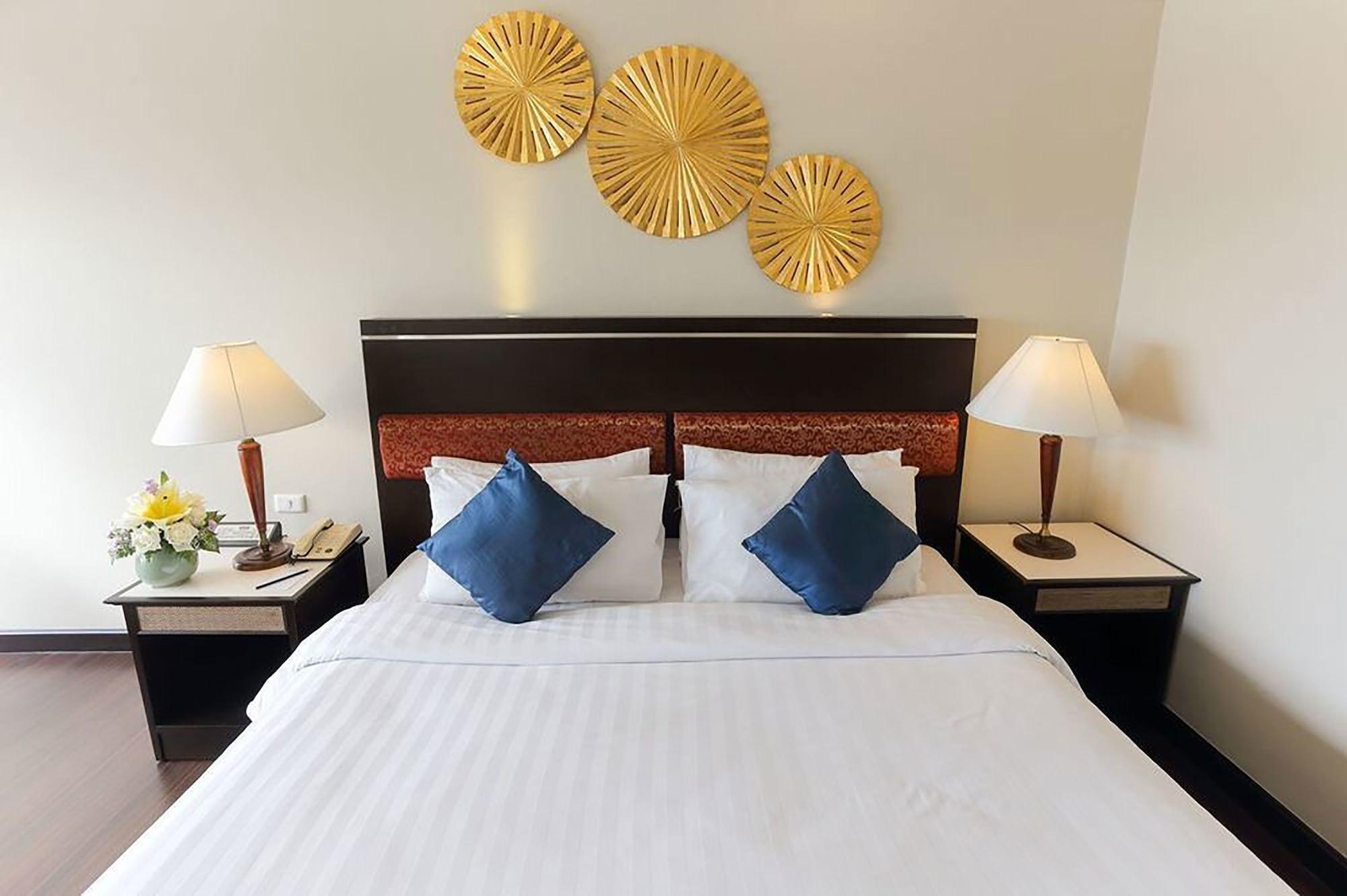 Amora Thapae Hotel Чиангмай Экстерьер фото