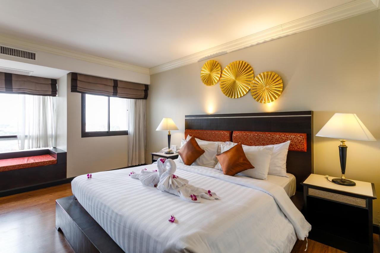 Amora Thapae Hotel Чиангмай Экстерьер фото