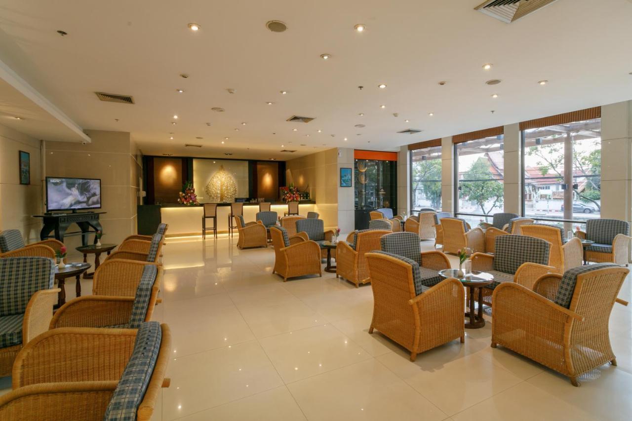 Amora Thapae Hotel Чиангмай Экстерьер фото