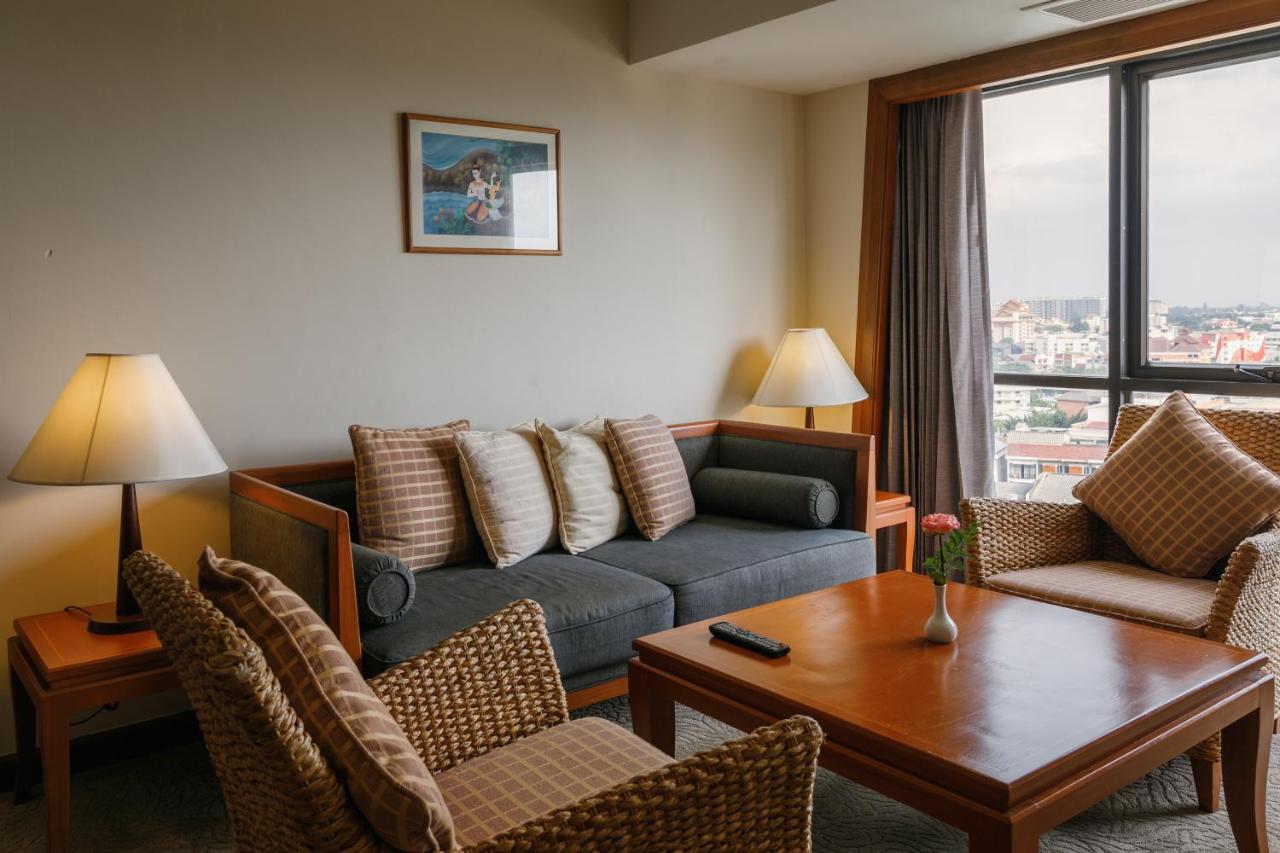 Amora Thapae Hotel Чиангмай Экстерьер фото