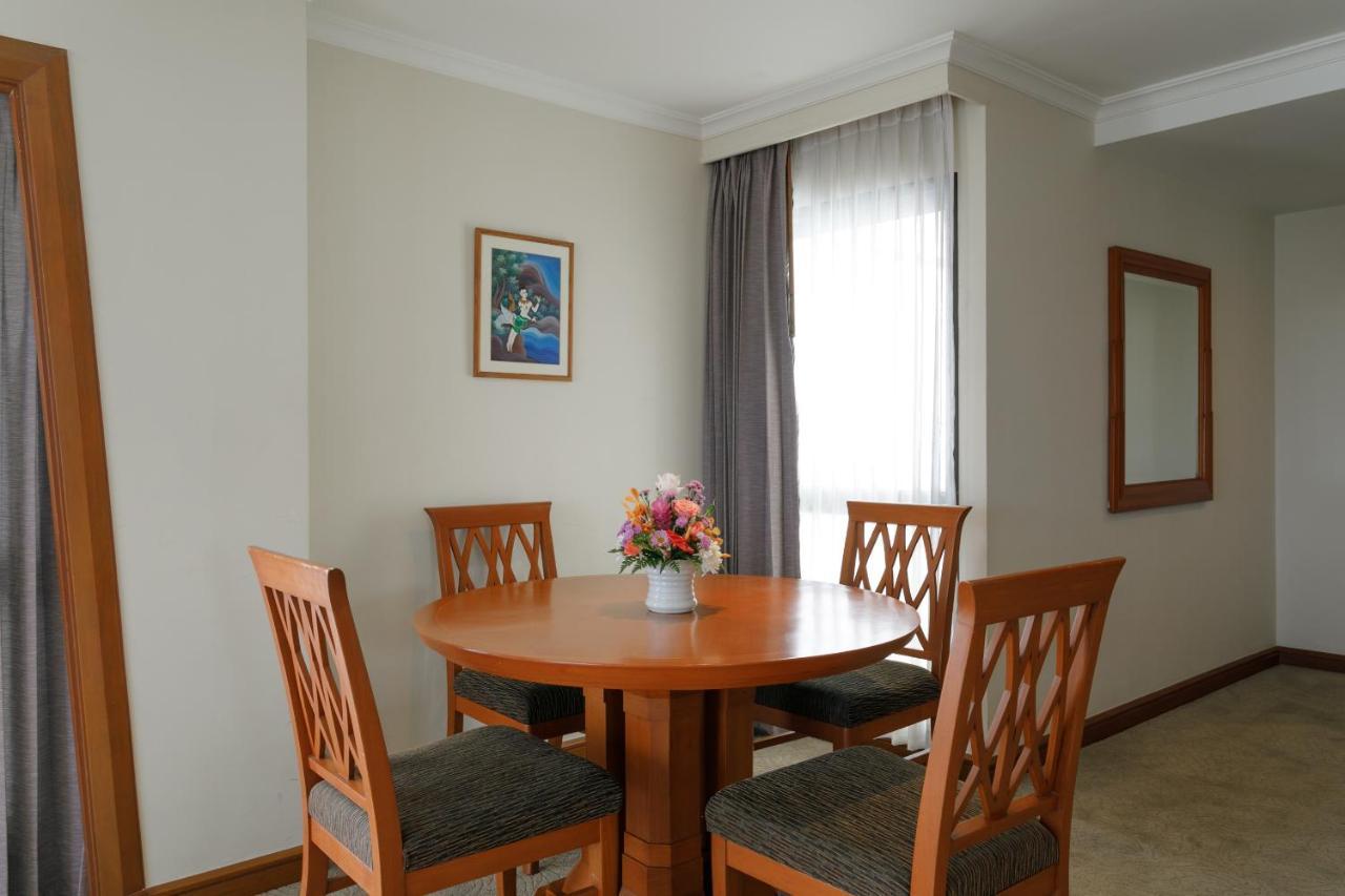 Amora Thapae Hotel Чиангмай Экстерьер фото