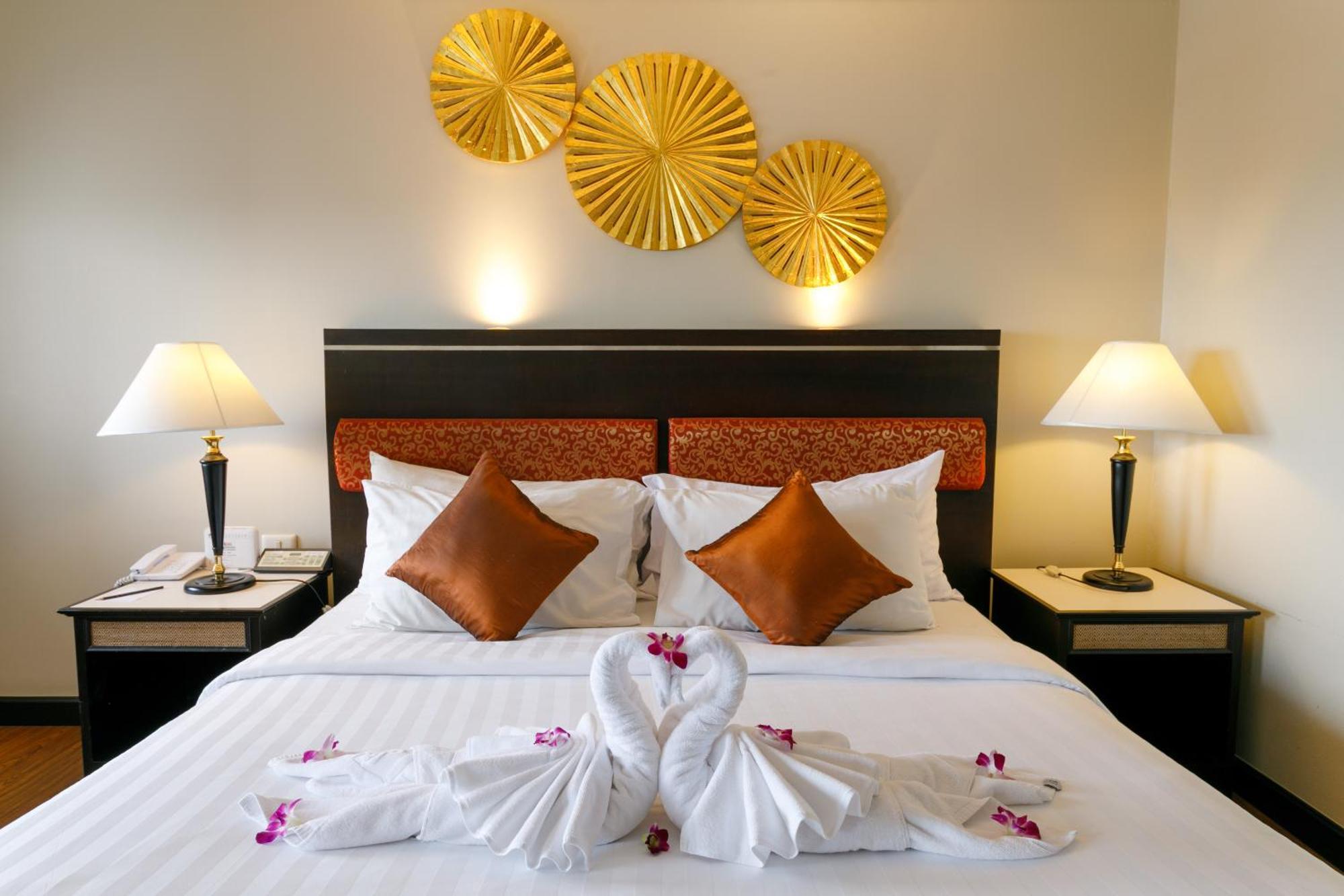 Amora Thapae Hotel Чиангмай Экстерьер фото