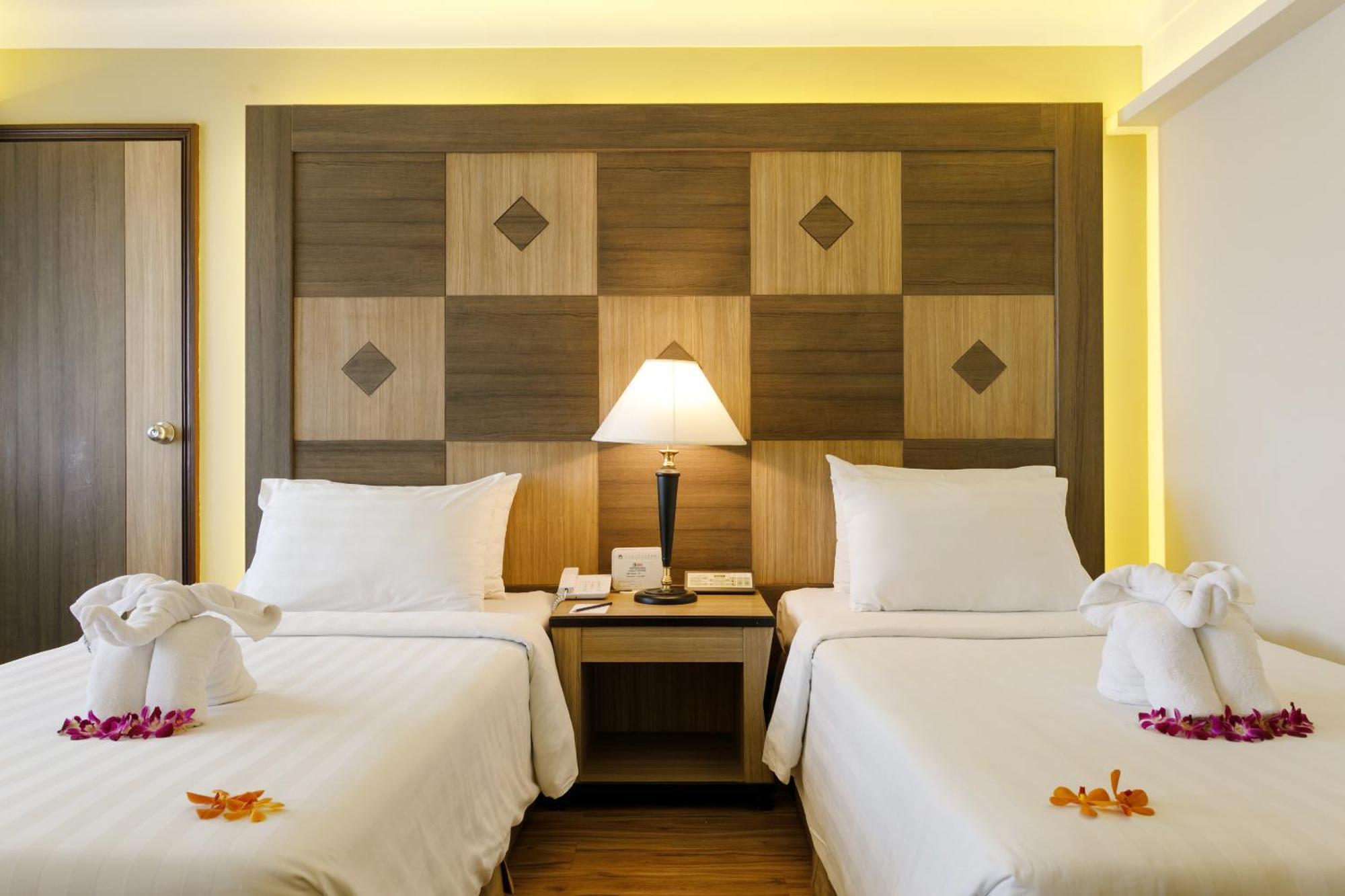 Amora Thapae Hotel Чиангмай Экстерьер фото