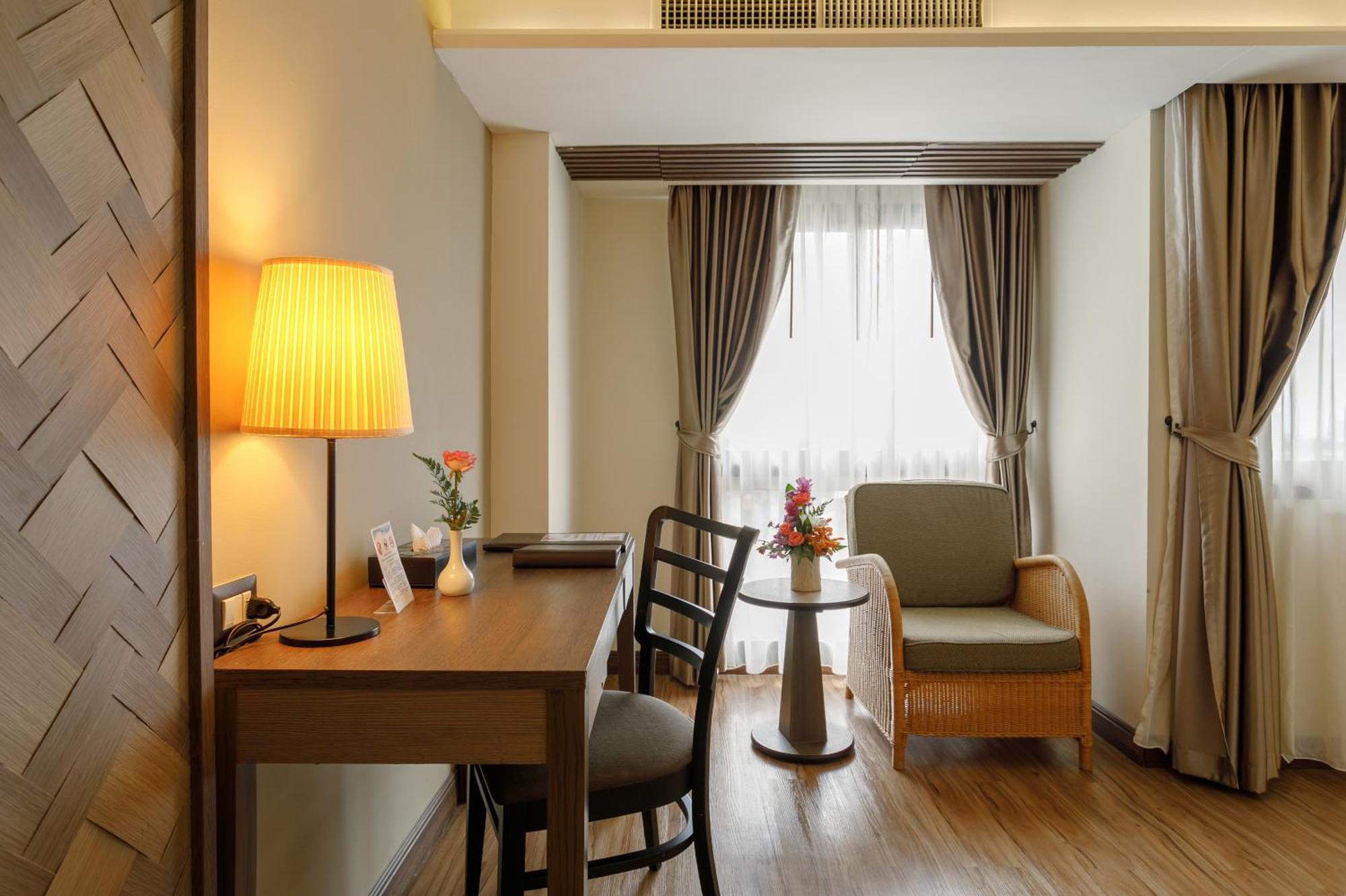 Amora Thapae Hotel Чиангмай Экстерьер фото