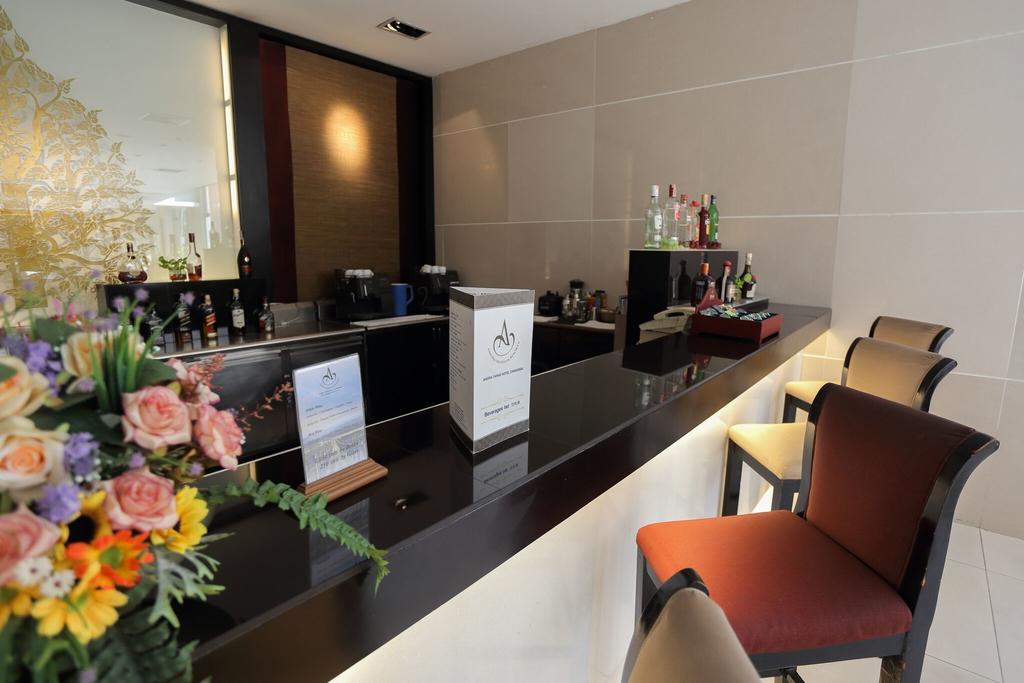 Amora Thapae Hotel Чиангмай Экстерьер фото